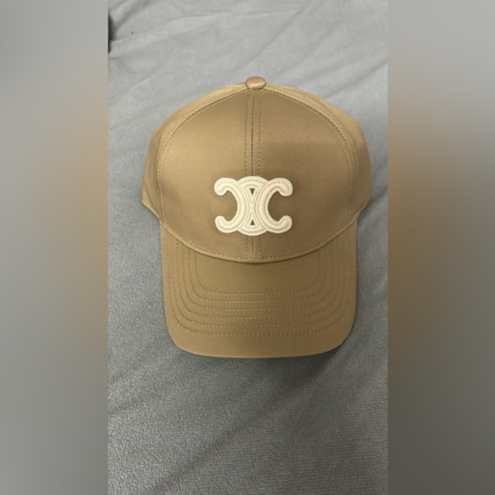 Celine hat